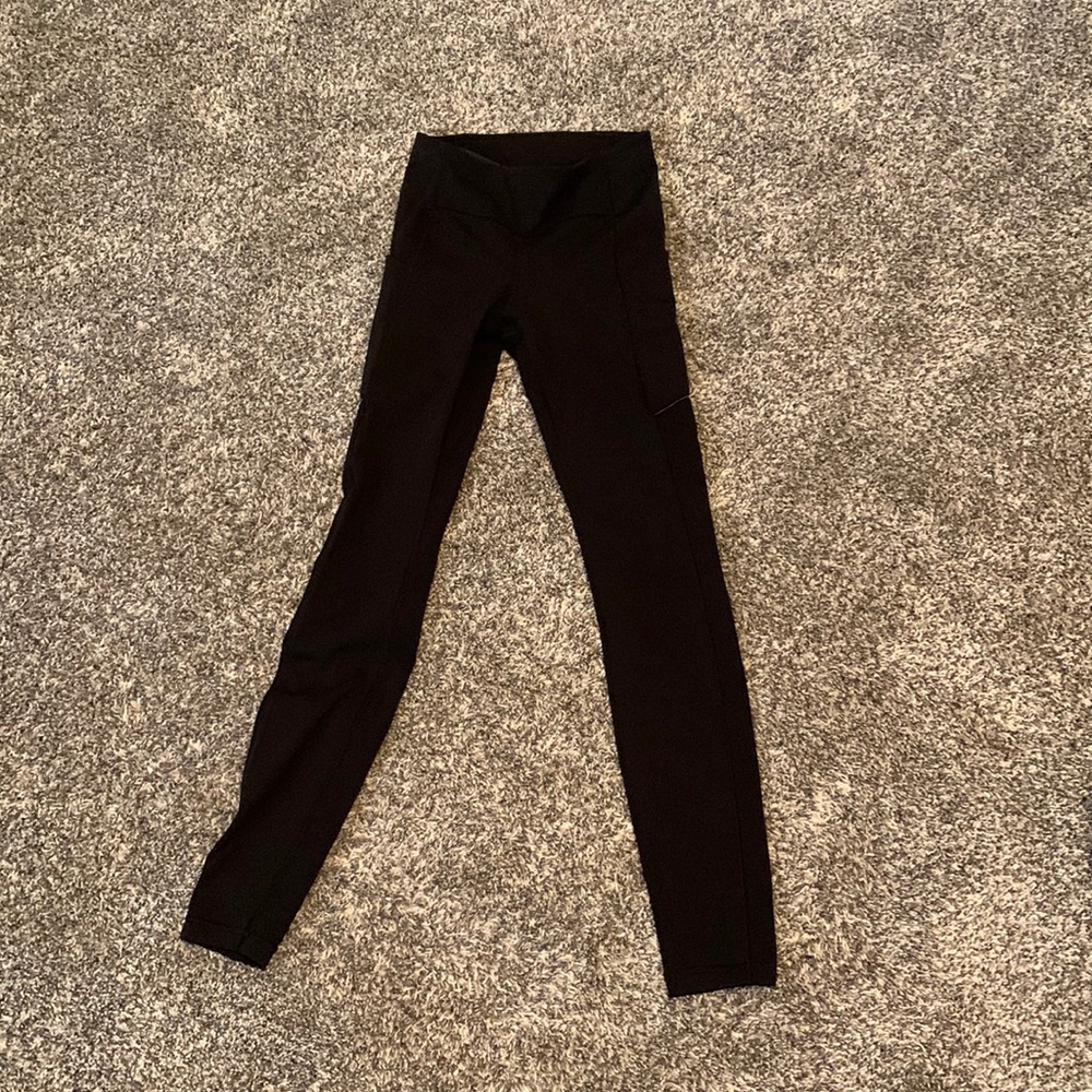 Lululemon Athletic Leggings with pockets!!